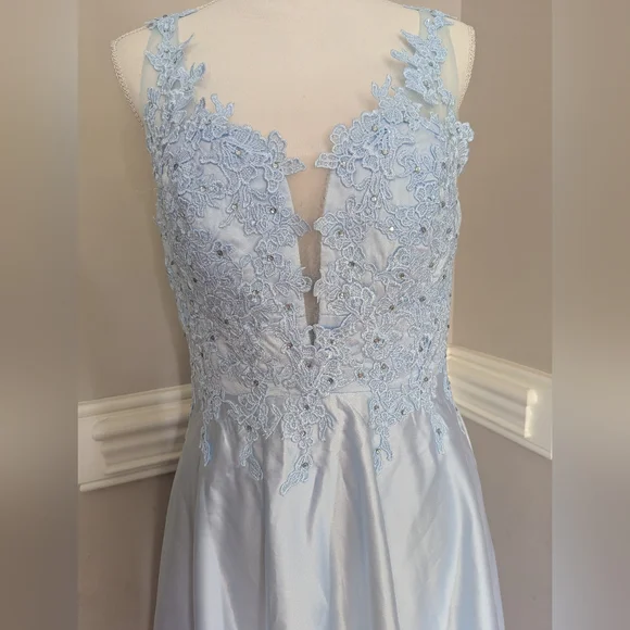 Elegant Blue Lace Dress - Picture 9 of 9